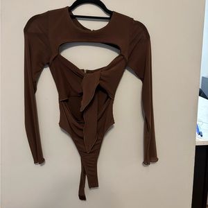Love this body suit! Love the brown, and tie front.